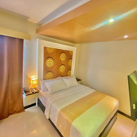 JLE'S Hotel Manado Extérieur photo