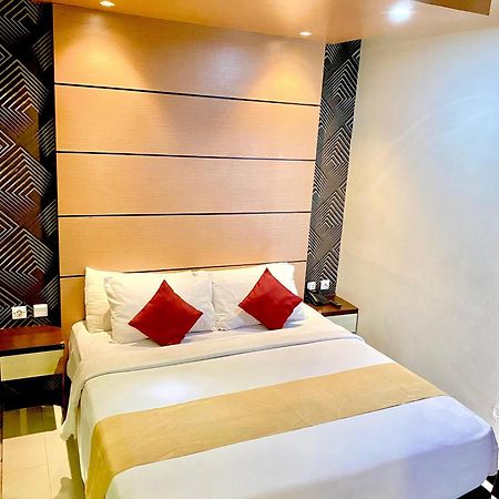 JLE'S Hotel Manado Extérieur photo