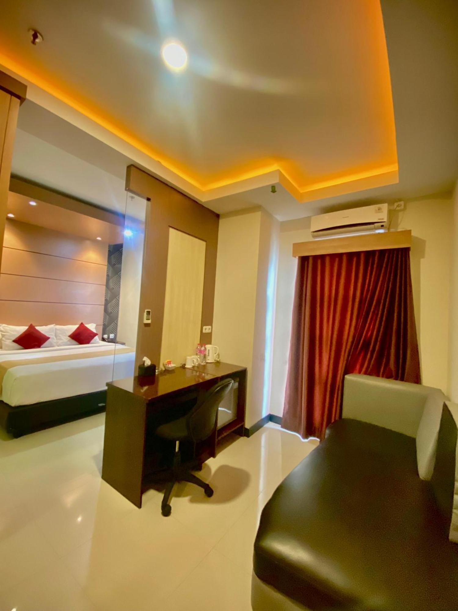 JLE'S Hotel Manado Extérieur photo