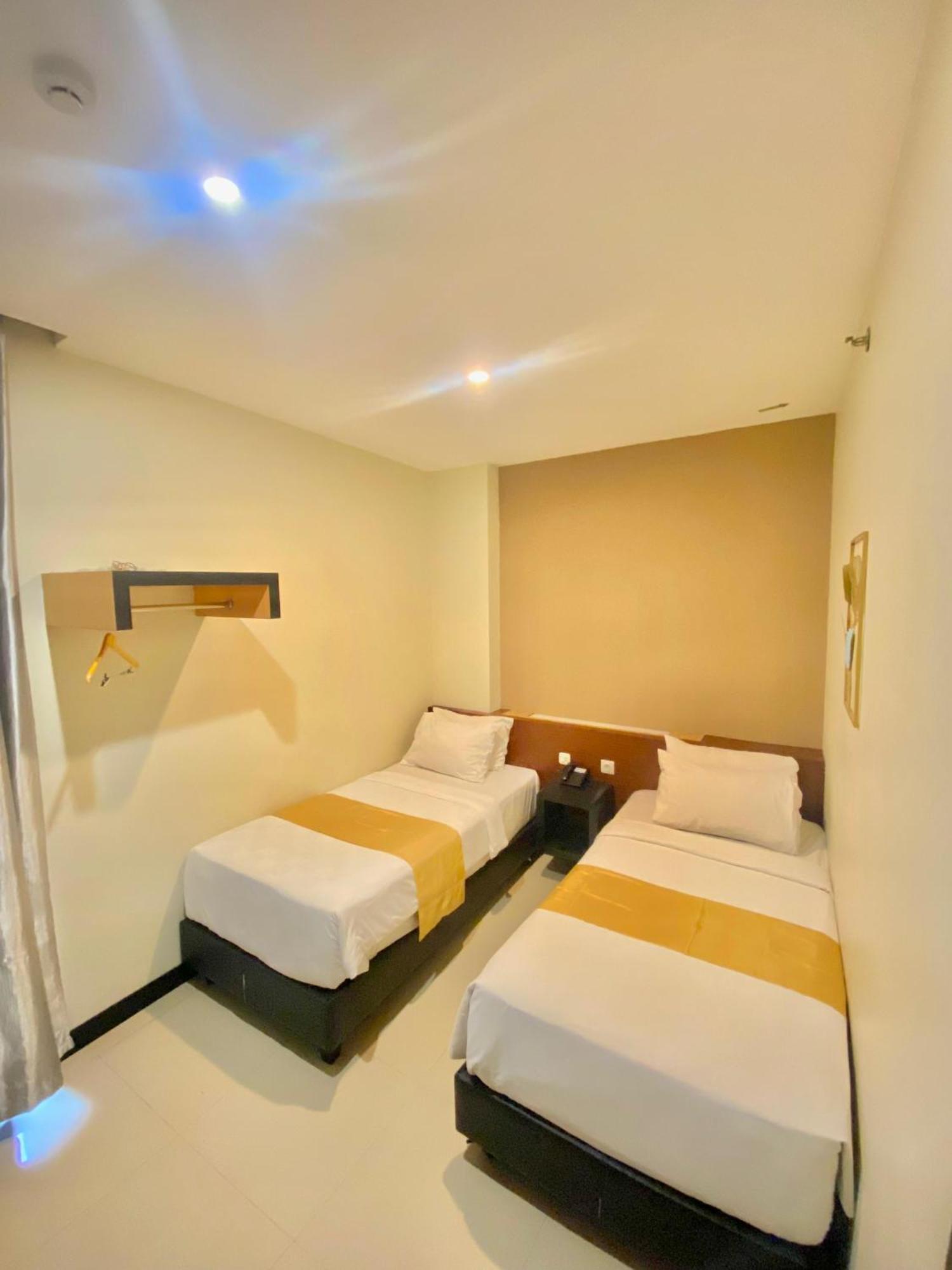 JLE'S Hotel Manado Extérieur photo